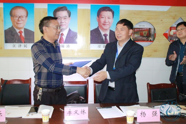 304am永利集团与岳池县东湖学校举行实习基地签约仪式3 304am永利集团与岳池县东湖学校举行实习基地签约仪式3